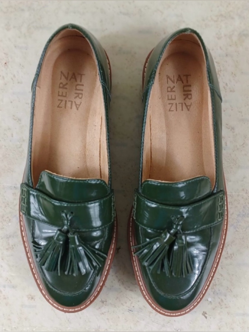Women’s Naturalizer Patent Green Loafer. 6M - Picture 2 of 6